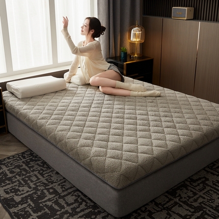 91家纺网 家纺一手货源 找家纺 祁恋婷家居 2023新款羊羔绒保暖床垫【床垫遮盖物】 高级灰