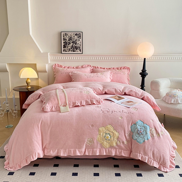 91家纺网 家纺一手货源 找家纺 可以家居 2024新款高克重全消光绣花四件套-潘多拉 潘多拉-公主粉