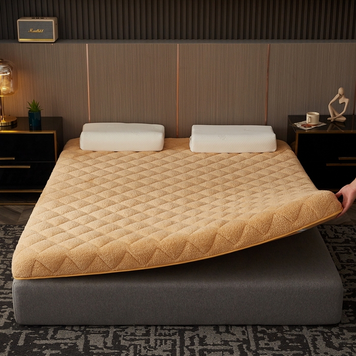 91家纺网 家纺一手货源 找家纺 祁恋婷家居 2023新款羊羔绒保暖床垫【床垫遮盖物】 卡其色