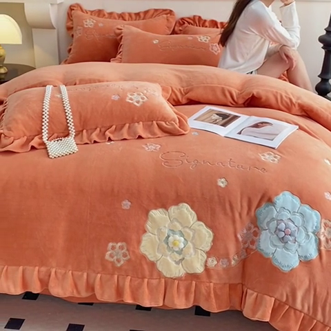 91家纺网 家纺一手货源 找家纺 可以家居 2024新款高克重全消光绣花四件套-潘多拉 潘多拉-爱玛橙