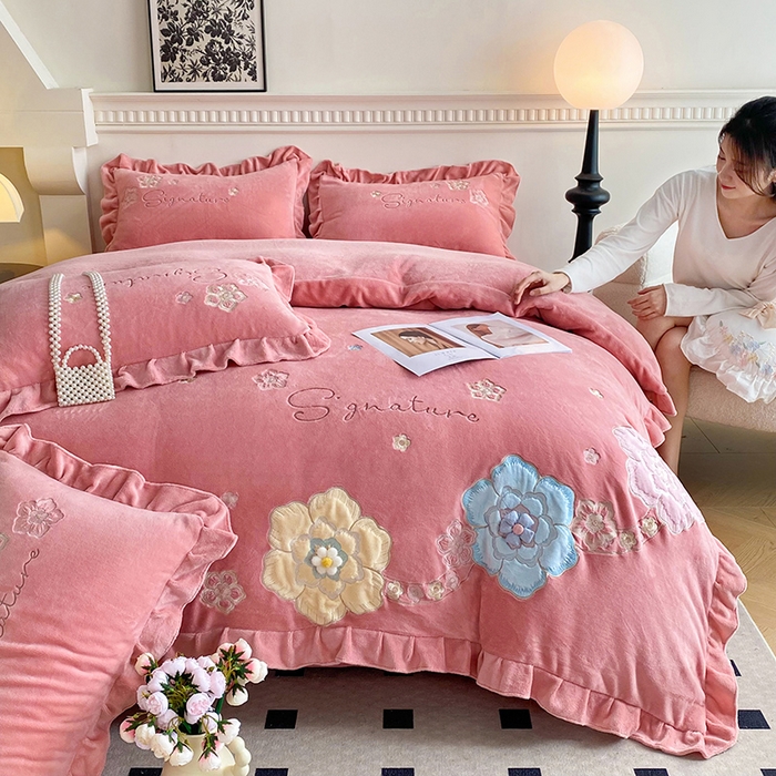 91家纺网 家纺一手货源 找家纺 可以家居 2024新款高克重全消光绣花四件套-潘多拉 潘多拉-豆沙粉