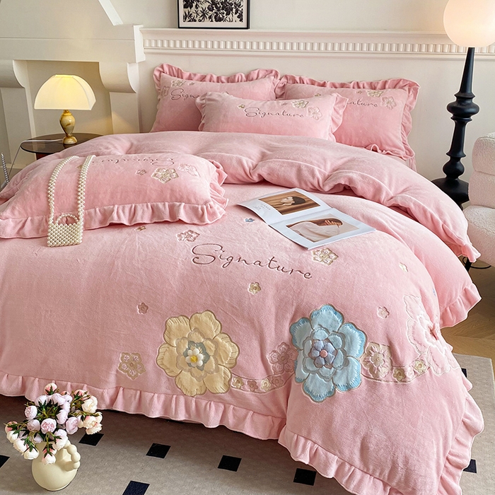 91家纺网 家纺一手货源 找家纺 可以家居 2024新款高克重全消光绣花四件套-潘多拉 潘多拉-公主粉