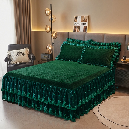 91家纺网 家纺一手货源 找家纺 瑞宝 2025新款欧式加厚宝宝绒蕾丝刺绣床裙-盛世岚黛 翡翠绿
