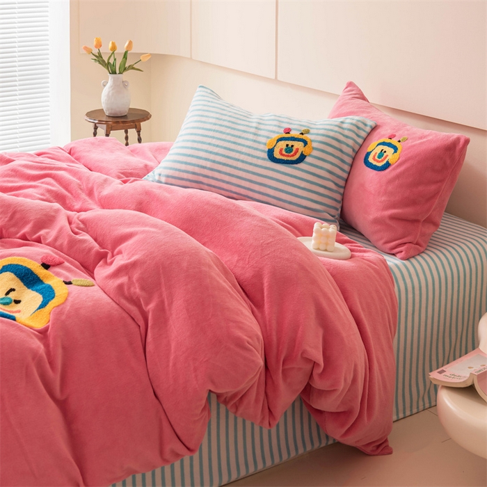 91家纺网 家纺一手货源 找家纺 洋铭区（原狠狠爱） 2023新款AB版牛奶绒四件套-元气满满系列 元气满满玫红