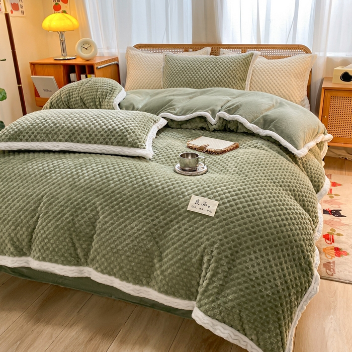 91家纺网 家纺一手货源 找家纺 澳梵家居 2023新款无印风豆豆绒牛奶绒包边工艺四件套 纯品-草绿