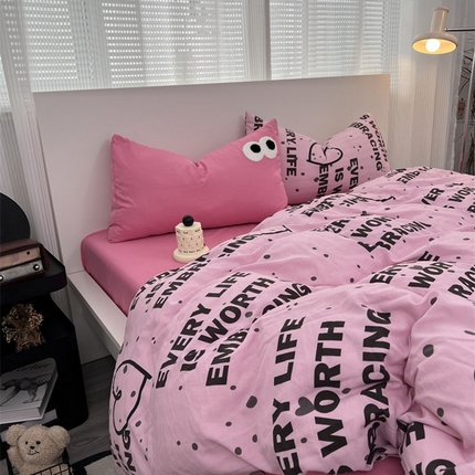 91家纺网 家纺一手货源 找家纺 （总）奈颜 2023新款爆款水洗棉双层纱毛巾绣甜酷风四件套-大眼（手机实拍）