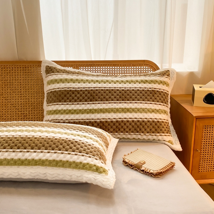 91家纺网 家纺一手货源 找家纺 澳梵家居 2023新款无印风豆豆绒牛奶绒包边工艺四件套 条纹-卡其绿