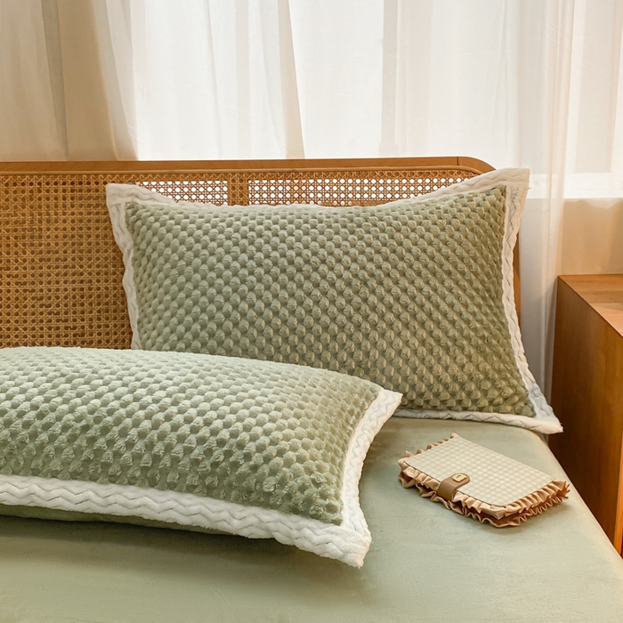 91家纺网 家纺一手货源 找家纺 澳梵家居 2023新款无印风豆豆绒牛奶绒包边工艺四件套 纯品-草绿