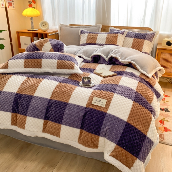 91家纺网 家纺一手货源 找家纺 澳梵家居 2023新款无印风豆豆绒牛奶绒包边工艺四件套 英伦格-蓝