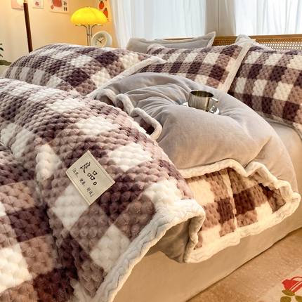 91家纺网 家纺一手货源 找家纺 （总）澳梵家居 2023新款无印风豆豆绒牛奶绒包边工艺四件套