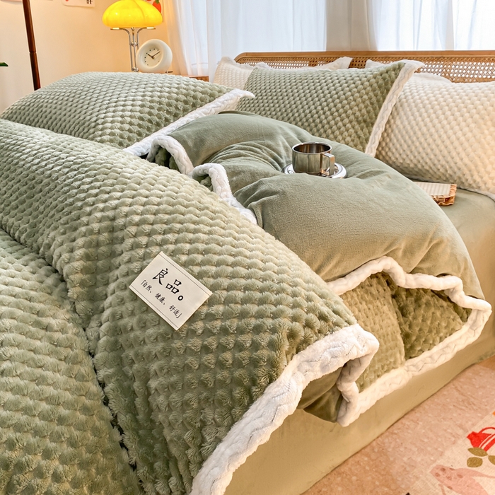 91家纺网 家纺一手货源 找家纺 澳梵家居 2023新款无印风豆豆绒牛奶绒包边工艺四件套 纯品-草绿