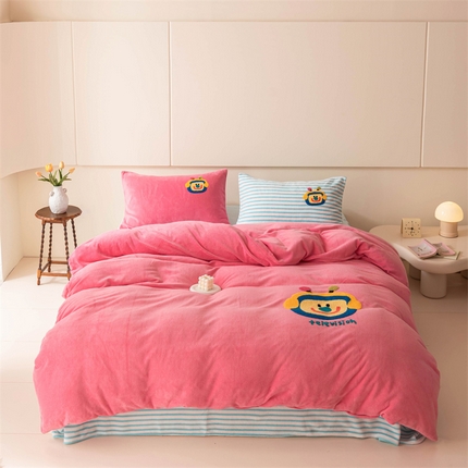 91家纺网 家纺一手货源 找家纺 洋铭区（原狠狠爱） 2023新款AB版牛奶绒四件套-元气满满系列 元气满满玫红