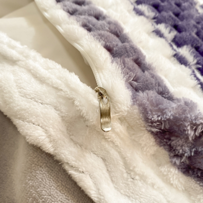 91家纺网 家纺一手货源 找家纺 澳梵家居 2023新款无印风豆豆绒牛奶绒包边工艺四件套 条纹-蓝紫