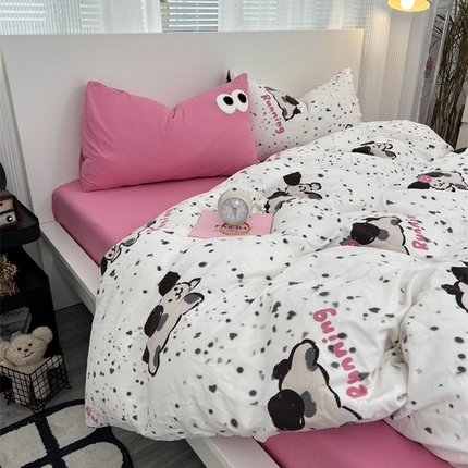 91家纺网 家纺一手货源 找家纺 奈颜 2023新款爆款水洗棉双层纱毛巾绣甜酷风四件套-大眼（手机实拍） 甜酷可爱狗-枚粉