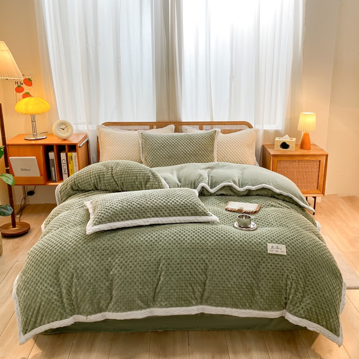 91家纺网 家纺一手货源 找家纺 澳梵家居 2023新款无印风豆豆绒牛奶绒包边工艺四件套 纯品-草绿