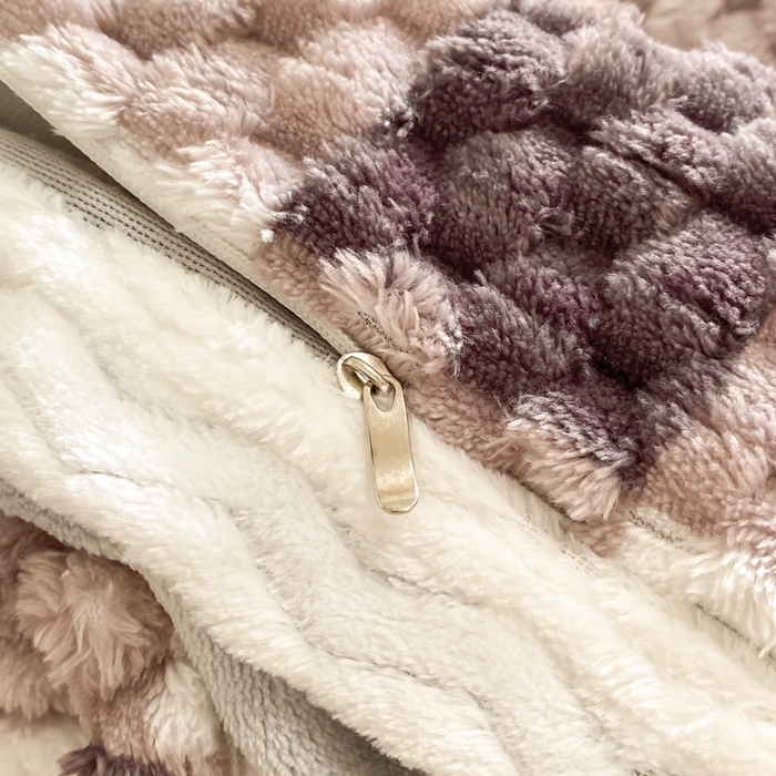 91家纺网 家纺一手货源 找家纺 澳梵家居 2023新款无印风豆豆绒牛奶绒包边工艺四件套 小方格-卡其