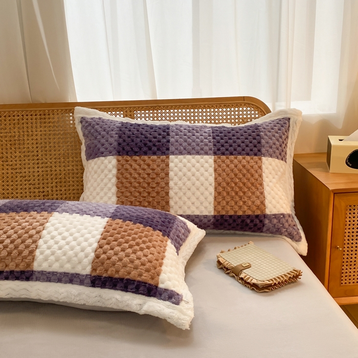 91家纺网 家纺一手货源 找家纺 澳梵家居 2023新款无印风豆豆绒牛奶绒包边工艺四件套 英伦格-蓝