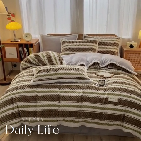 91家纺网 家纺一手货源 找家纺 澳梵家居 2023新款无印风豆豆绒牛奶绒包边工艺四件套 条纹-卡其绿