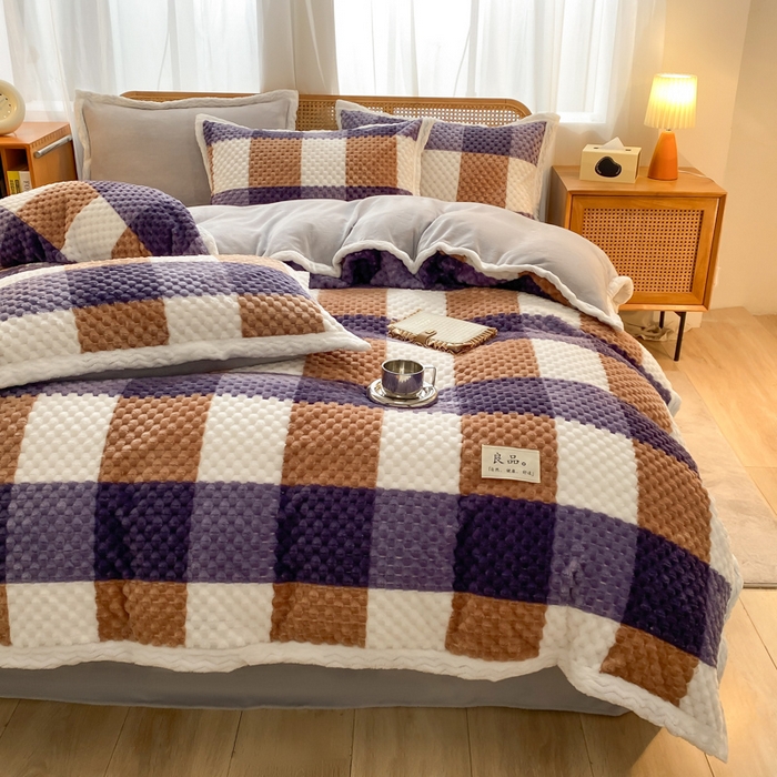 91家纺网 家纺一手货源 找家纺 澳梵家居 2023新款无印风豆豆绒牛奶绒包边工艺四件套 英伦格-蓝