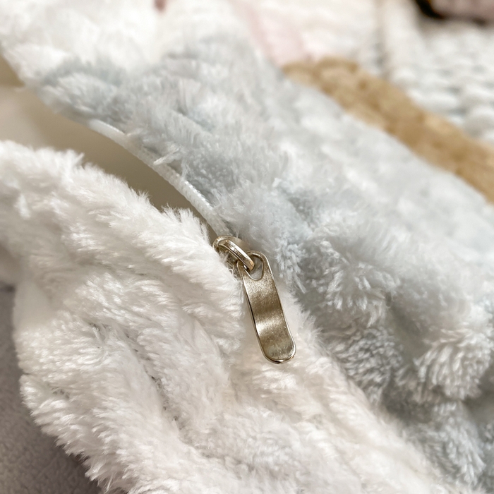 91家纺网 家纺一手货源 找家纺 澳梵家居 2023新款无印风豆豆绒牛奶绒包边工艺四件套 英伦格-浅绿