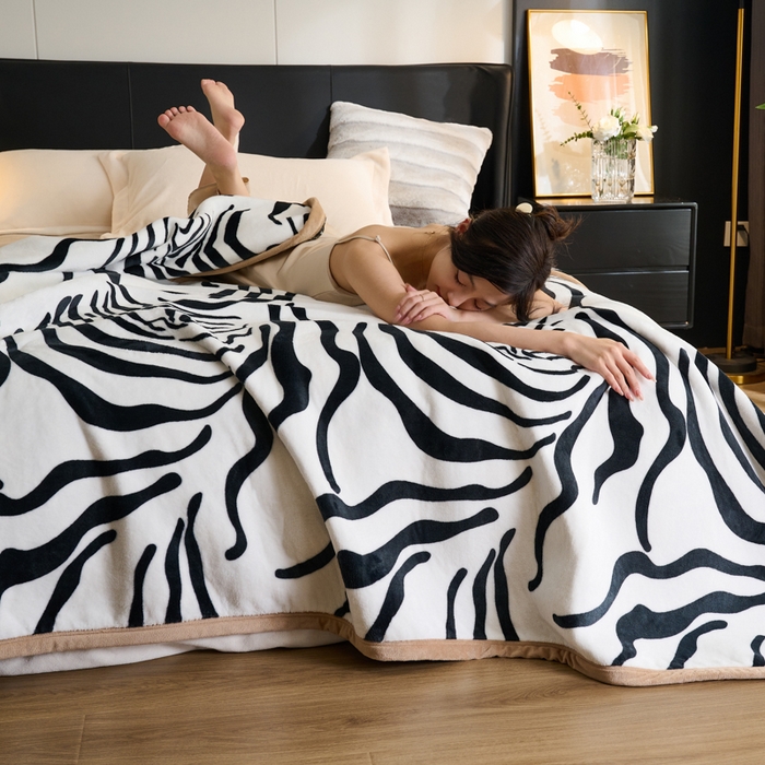 91家纺网 家纺一手货源 找家纺 21度C 2023新款轻奢云朵绒多功能双层复合毯 斑马纹