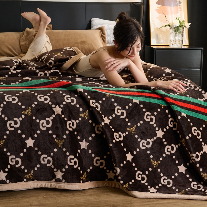 91家纺网 家纺一手货源 找家纺 21度C 2023新款轻奢云朵绒多功能双层复合毯 小蜜蜂