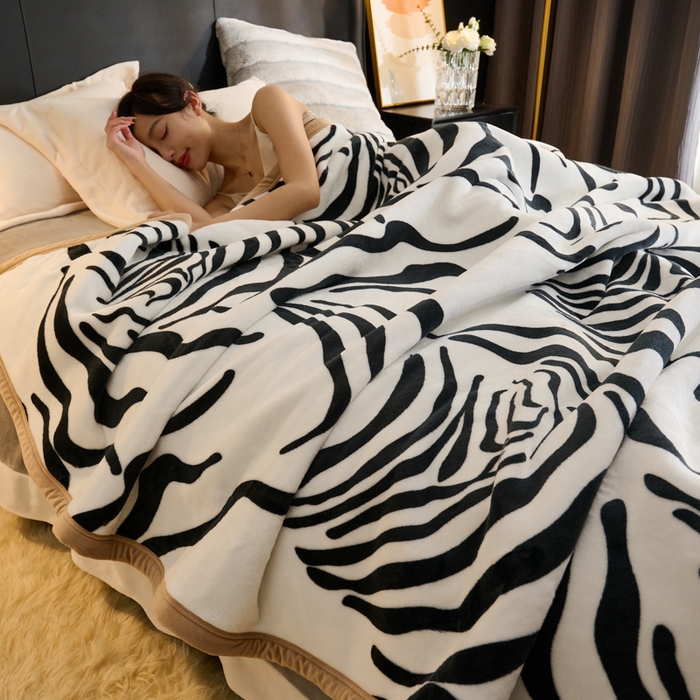 91家纺网 家纺一手货源 找家纺 21度C 2023新款轻奢云朵绒多功能双层复合毯 斑马纹