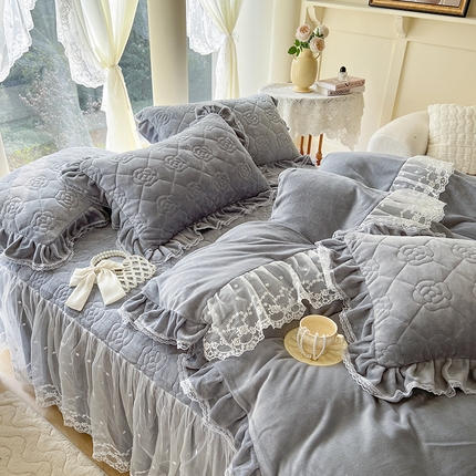 网红馆 2025新款高克重牛奶绒花边床裙四件套-山茶系列 山茶-灰