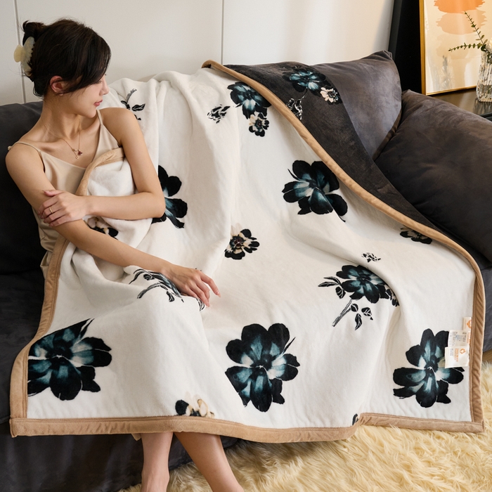 91家纺网 家纺一手货源 找家纺 21度C 2023新款轻奢云朵绒多功能双层复合毯 半亩花田