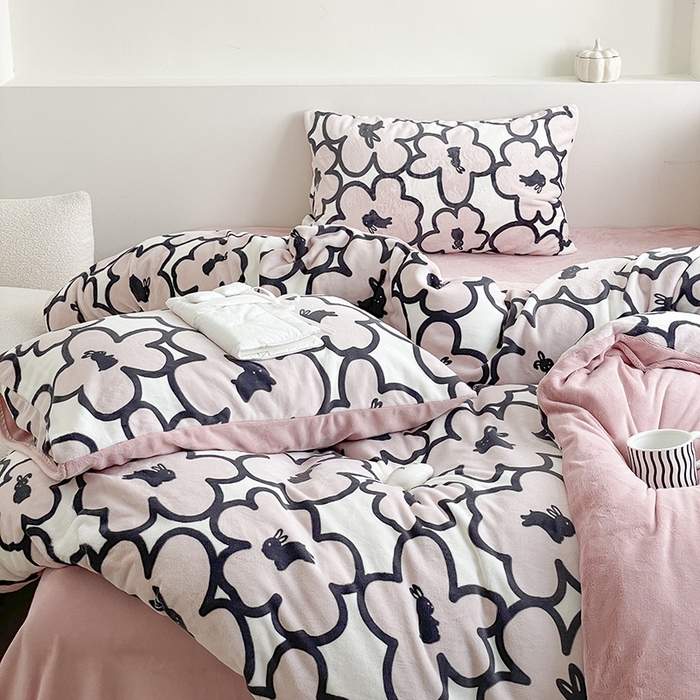 91家纺网 家纺一手货源 找家纺 窝米 2023冬季新品高克重牛奶绒四件套系列 暗香朵朵