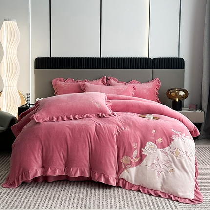 91家纺网 家纺一手货源 找家纺 卡初家居（原微来） 2023新款牛奶绒绣花系列套件-欣然花开 欣然花开-豆沙