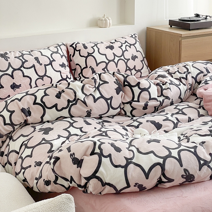 91家纺网 家纺一手货源 找家纺 窝米 2023冬季新品高克重牛奶绒四件套系列 暗香朵朵