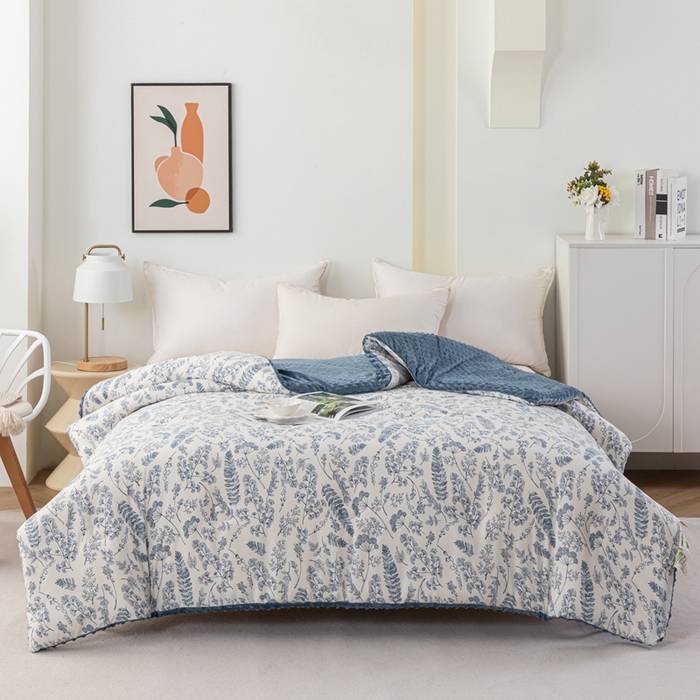 91家纺网 家纺一手货源 找家纺 爱宝被业 2025新款棉麻双层纱豆豆绒被芯 叶语情深-蓝