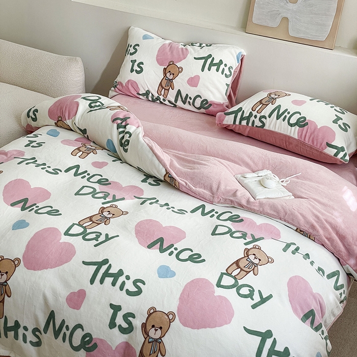 91家纺网 家纺一手货源 找家纺 窝米 2023冬季新品高克重牛奶绒四件套系列 粉红桃心