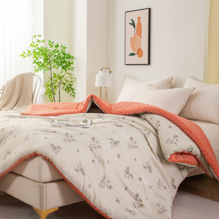 91家纺网 家纺一手货源 找家纺 爱宝被业 2025新款棉麻双层纱豆豆绒被芯 花颜