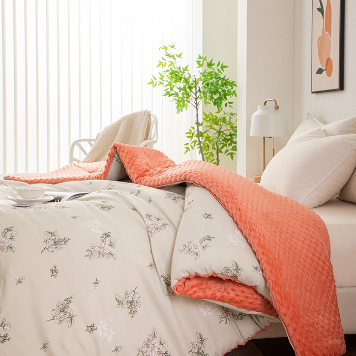 91家纺网 家纺一手货源 找家纺 爱宝被业 2025新款棉麻双层纱豆豆绒被芯 花颜