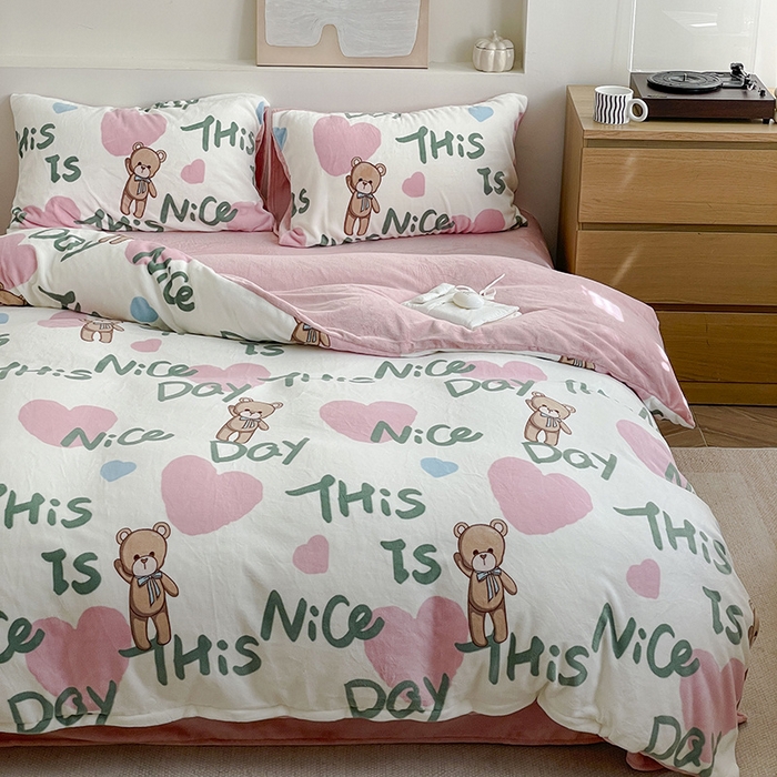 91家纺网 家纺一手货源 找家纺 窝米 2023冬季新品高克重牛奶绒四件套系列 粉红桃心