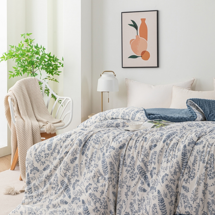 91家纺网 家纺一手货源 找家纺 爱宝被业 2025新款棉麻双层纱豆豆绒被芯 叶语情深-蓝