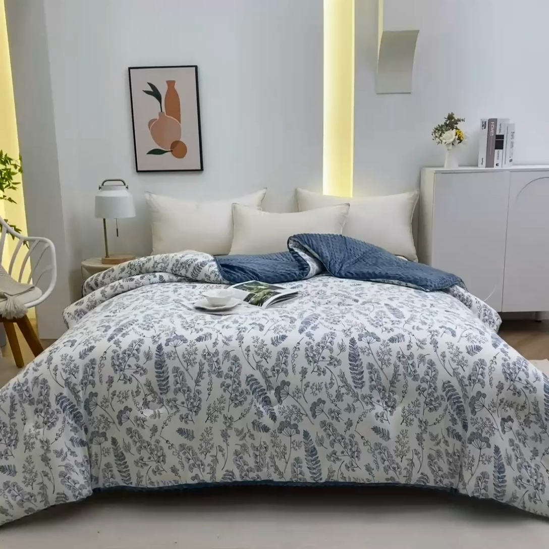 91家纺网 家纺一手货源 找家纺 爱宝被业 2025新款棉麻双层纱豆豆绒被芯 叶语情深-蓝
