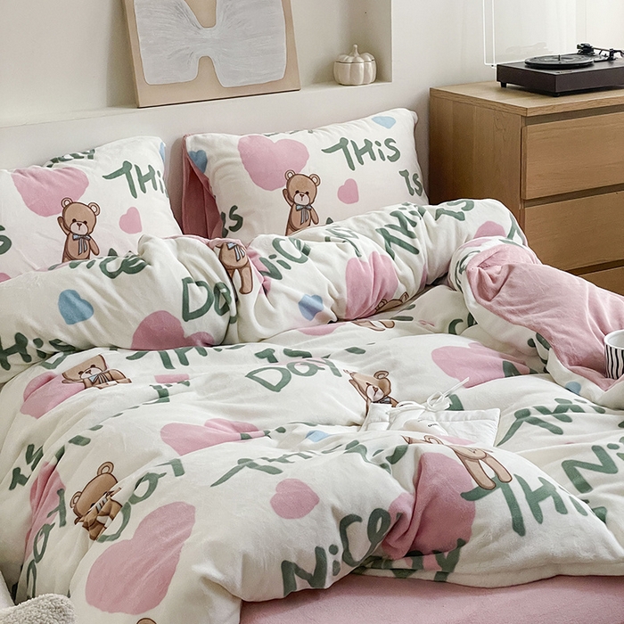 91家纺网 家纺一手货源 找家纺 窝米 2023冬季新品高克重牛奶绒四件套系列 粉红桃心