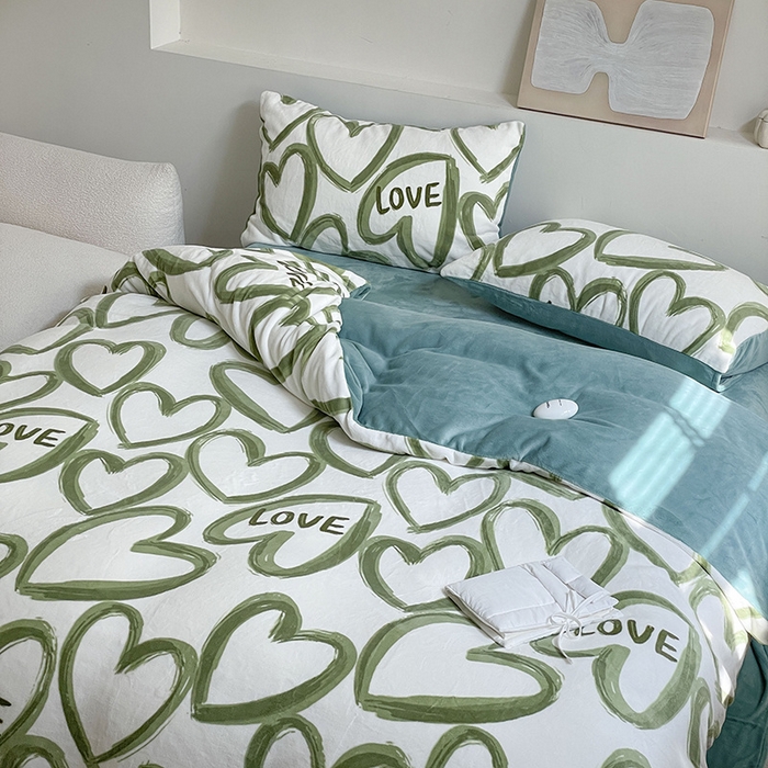 91家纺网 家纺一手货源 找家纺 窝米 2023冬季新品高克重牛奶绒四件套系列 爱意满满