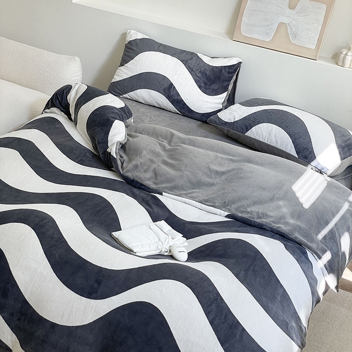 91家纺网 家纺一手货源 找家纺 窝米 2023冬季新品高克重牛奶绒四件套系列 条纹前沿