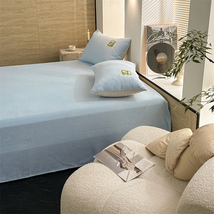 91家纺网 家纺一手货源 找家纺 洋铭区（原狠狠爱） 2023新款华夫格单品绒床单 华夫格-浅蓝