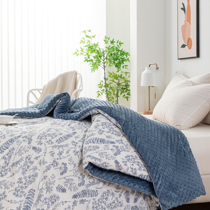 91家纺网 家纺一手货源 找家纺 爱宝被业 2025新款棉麻双层纱豆豆绒被芯 叶语情深-蓝
