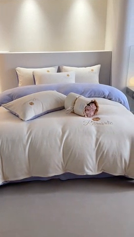 91家纺网 家纺一手货源 找家纺 木堇家居 2023新款高克重刺绣牛奶绒四件套-遇见 遇见-奶白配紫