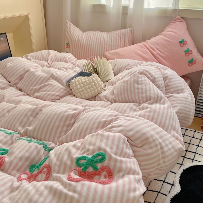 91家纺网 家纺一手货源 找家纺 （总）三朵家纺 2023新款高克重牛奶绒毛巾绣绣花四件套