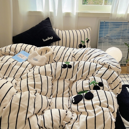 91家纺网 家纺一手货源 找家纺 （总）三朵家纺 2023新款高克重牛奶绒毛巾绣绣花四件套