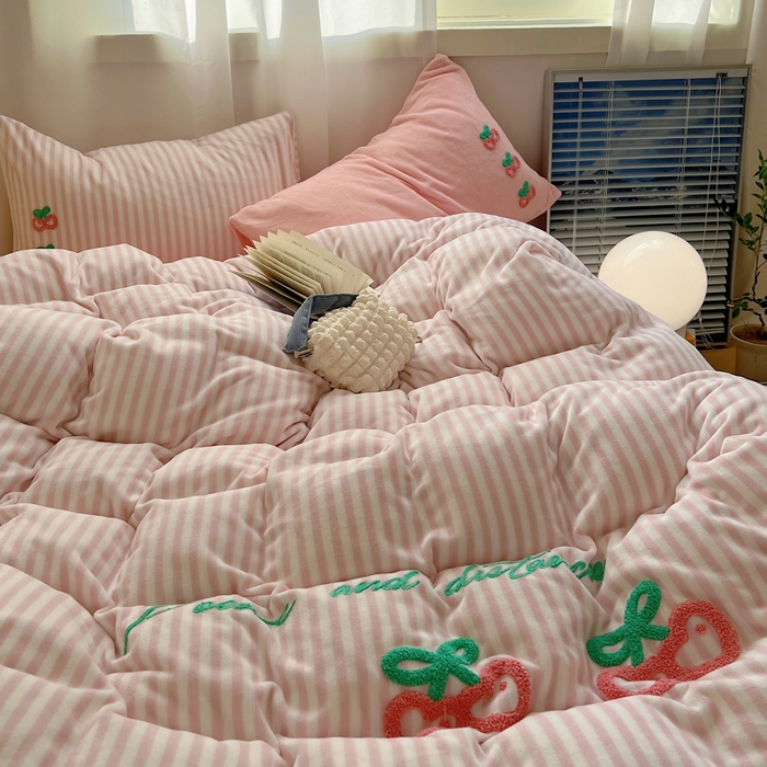 91家纺网 家纺一手货源 找家纺 （总）三朵家纺 2023新款高克重牛奶绒毛巾绣绣花四件套