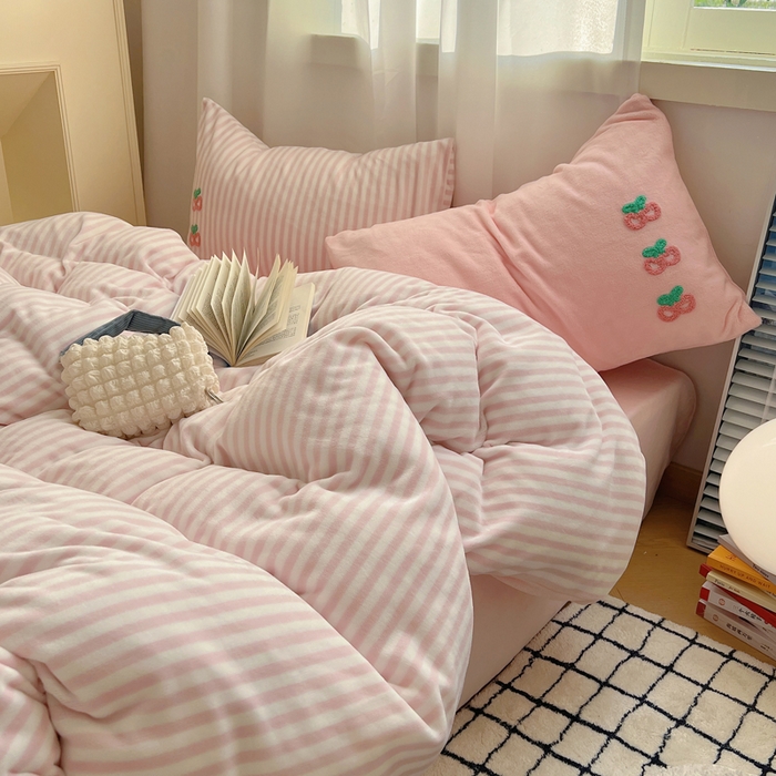 91家纺网 家纺一手货源 找家纺 （总）三朵家纺 2023新款高克重牛奶绒毛巾绣绣花四件套