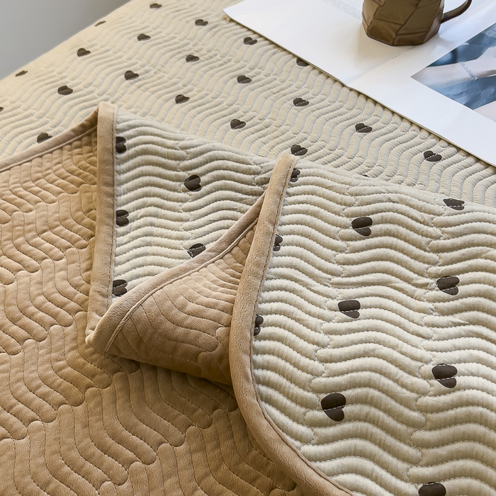 91家纺网 家纺一手货源 找家纺 2024新款40支棉加绒单床盖三件套双面可用全棉加厚婴儿绒 爱心驼